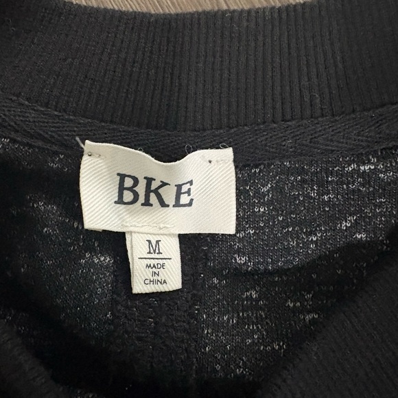 BKE Black Relaxed Sweatshirt with Cinched Waist - Picture 3 of 5